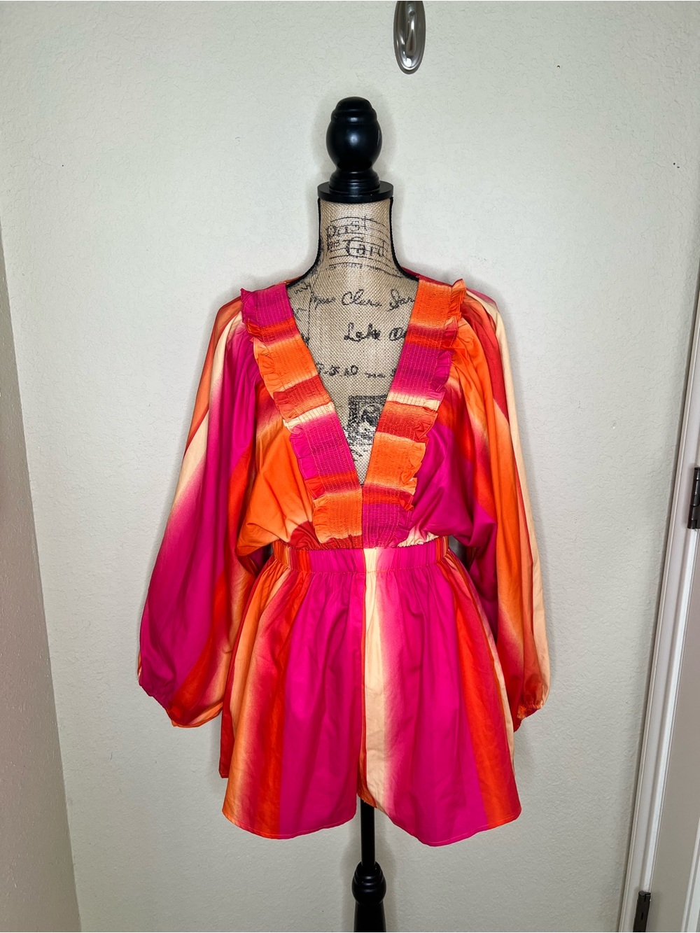 NTM: BIBI Pink Orange Ombre Ruffle Balloon Sleeve Romper NWOT M